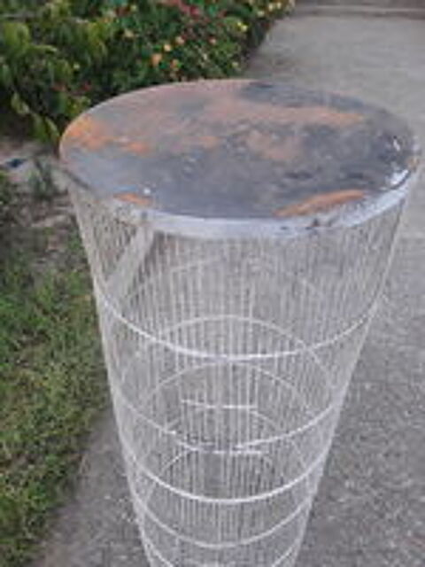   Cage colonne pour oiseaux ou d�coration  