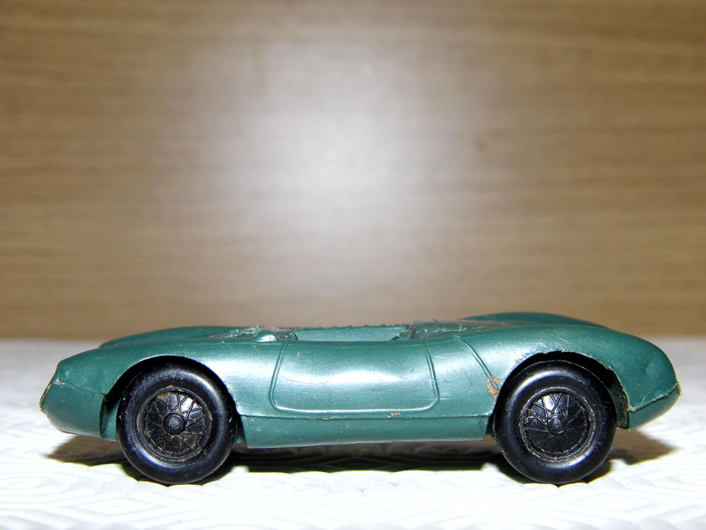 PORSCHE SPYDER 1500 cc Plastique " BONUX " voiture le mans jouet collection vitrine 