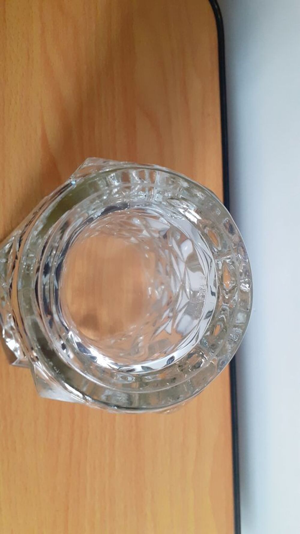 Vase en verre blanc cisel&eacute; Décoration