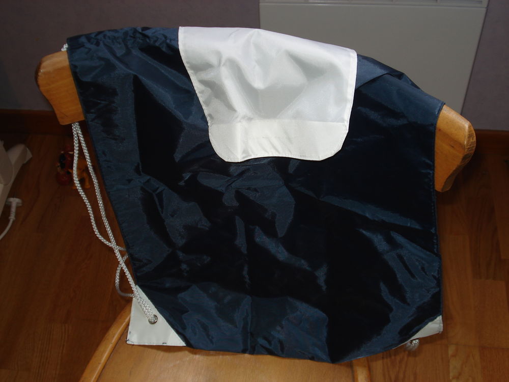 sac bleu marine et blanc en tissus avec cordeli&egrave;re c&ocirc;t&eacute; neuf Maroquinerie