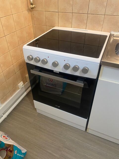 Cuisinière vitrocéramique blanche avec four Quincampoix (76)