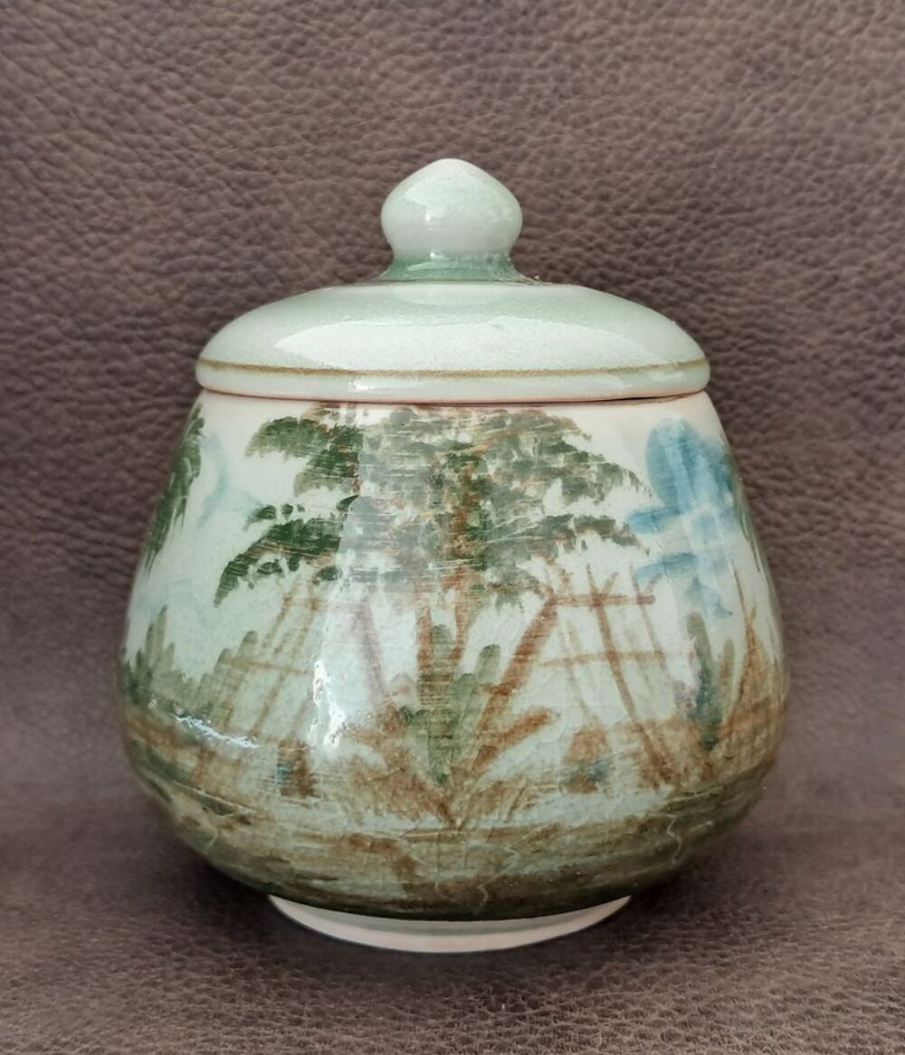 pot d&eacute;coratif en c&eacute;ramique vert c&eacute;ladon d&eacute;cor v&eacute;g&eacute;tal Décoration