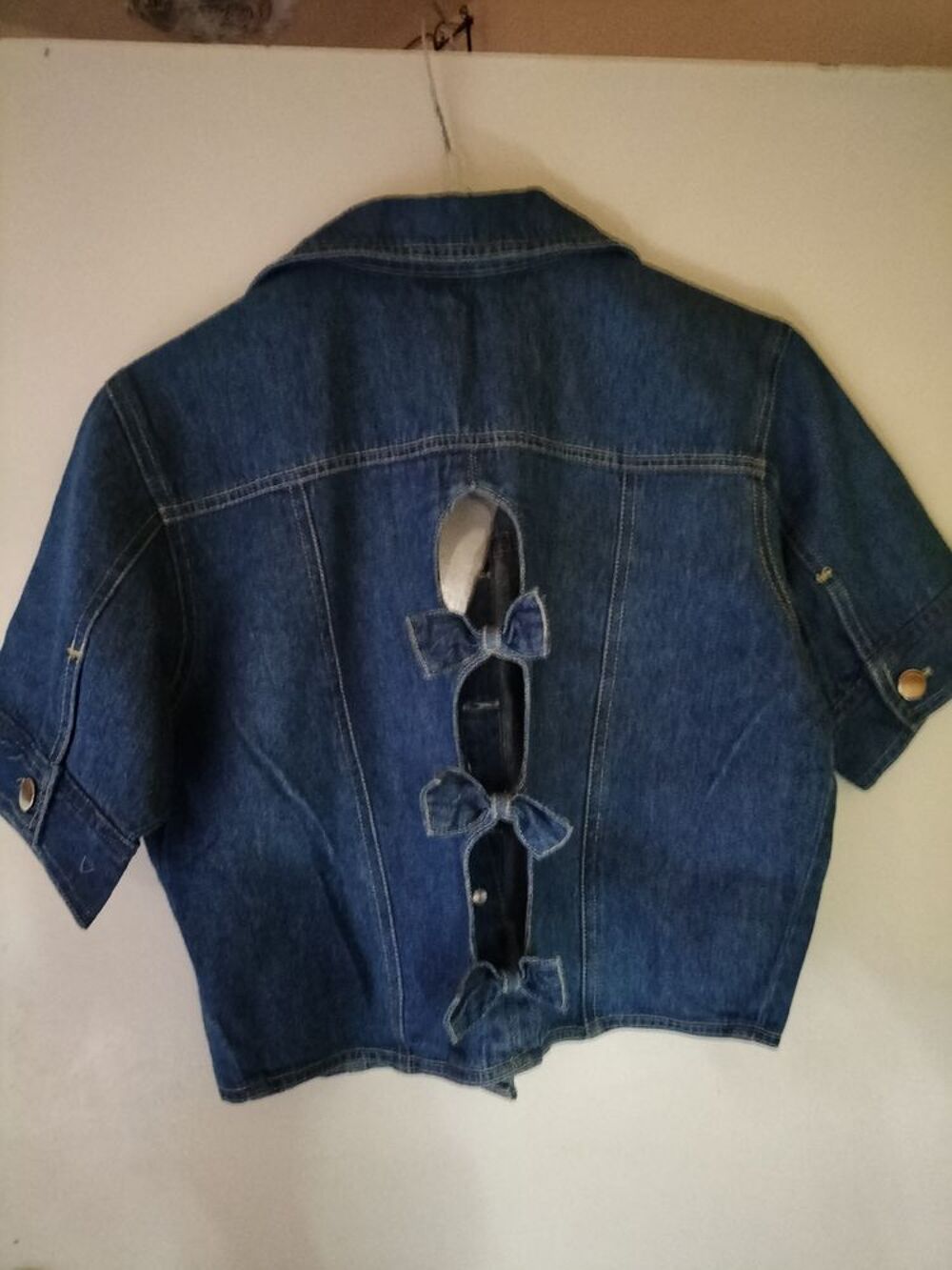 Haut type veste courte en jean Vêtements