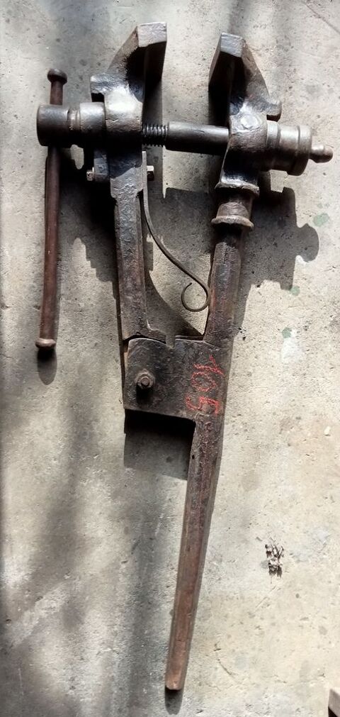 Etau de forgeron 90 Loire-sur-Rh�ne (69)