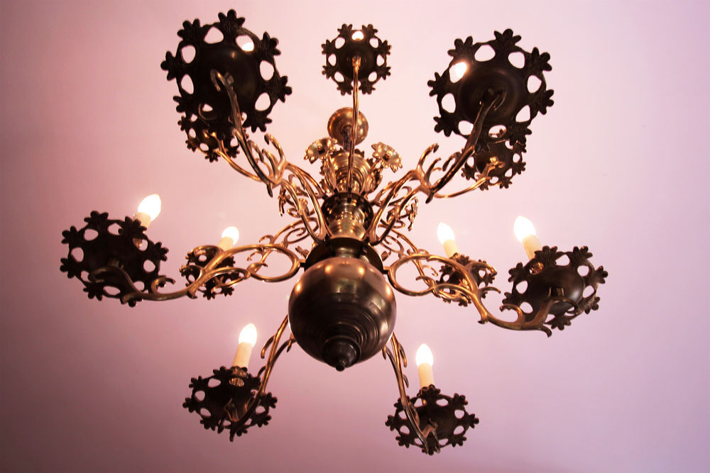 Lustre hollandais en laiton dor&eacute;. 
D�coration