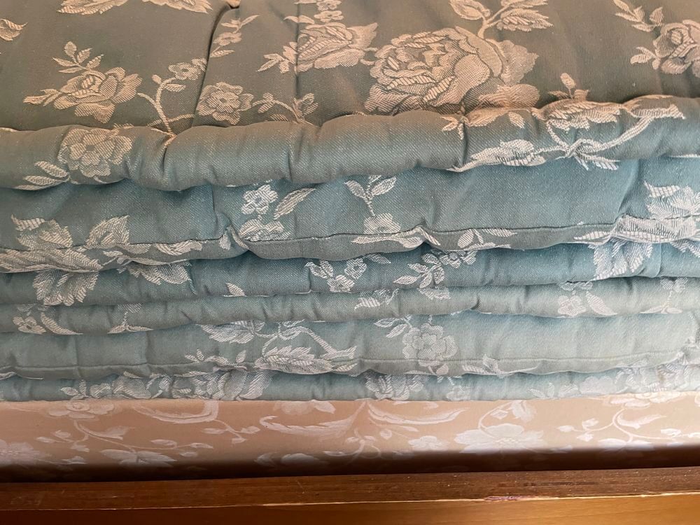 n
chambre a coucher de style et de qualit&eacute; en tr&egrave;s bon &eacute;tat, Meubles