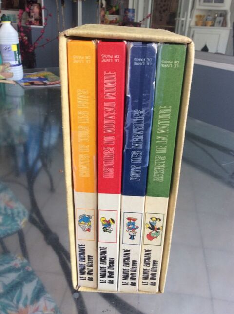 coffret de 4 Li tr�s du monde enchant� de Walt Disney  25 Marmande (47)