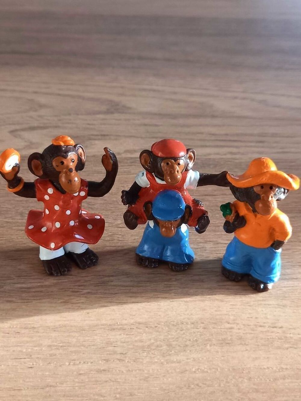 Lot de 3 figures singe "Omo" comme neuves 