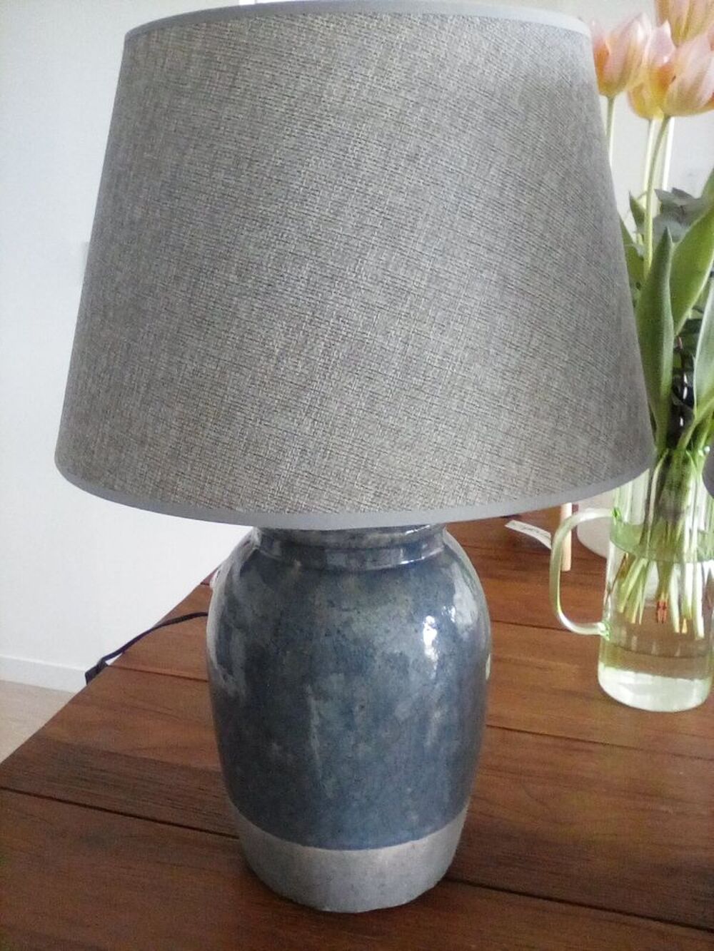2 Lampes, hauteur pied+abat-jour 55cm, diam&egrave;tre 36cm. Décoration