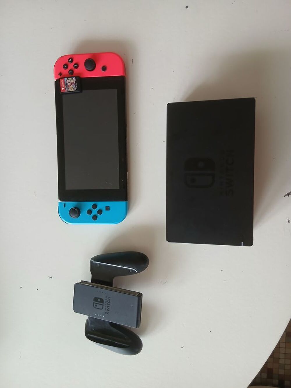 Nintendo switch avec 1 jeux Consoles et jeux vidéos