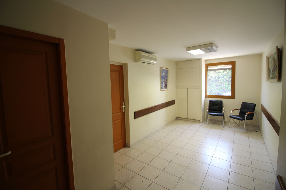 Vente Appartement Superbe F2 de 38m2, bureaux ou habitation, parking collectif Vallauris
