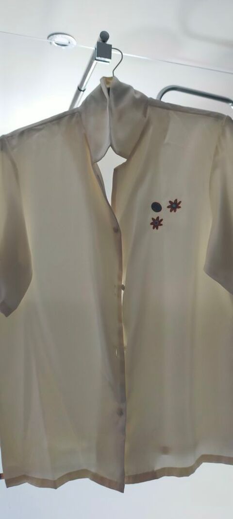 chemisier  uni blanc cass� de chez C&A 8 Savigny-sur-Orge (91)