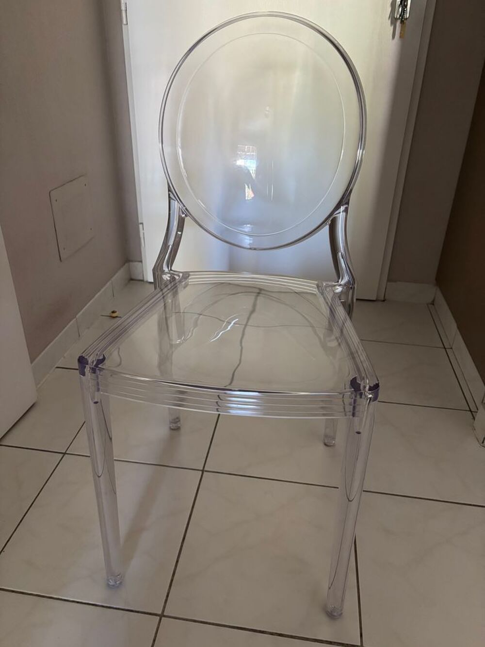 Chaises transparentes Meubles