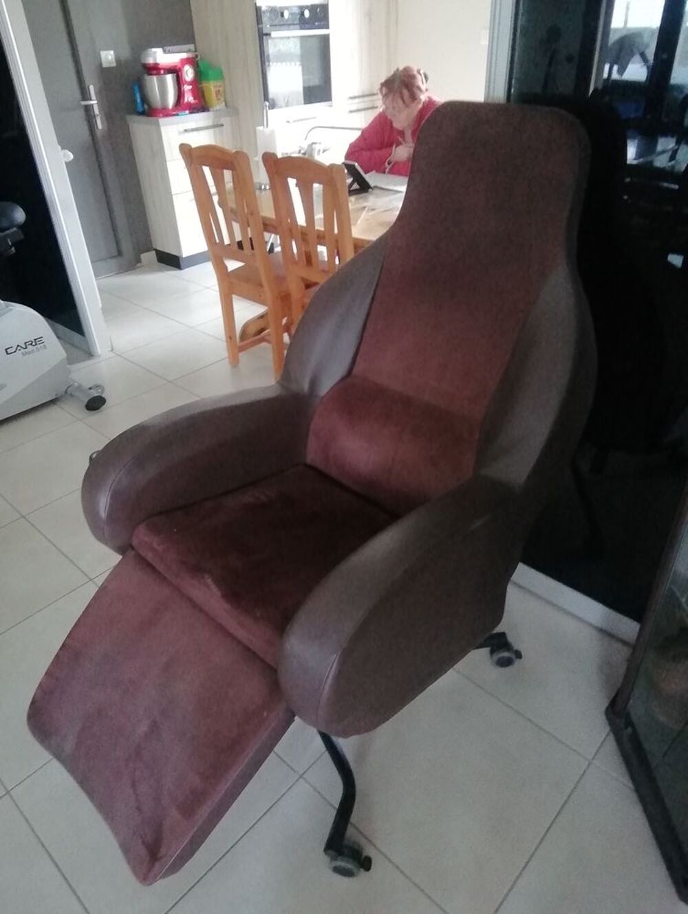 Fauteuil Relax type coquille &eacute;lectrique marron Meubles