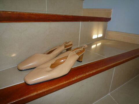 sandales neuves cuir ferm�es devant t40 damart 20 Agde (34)