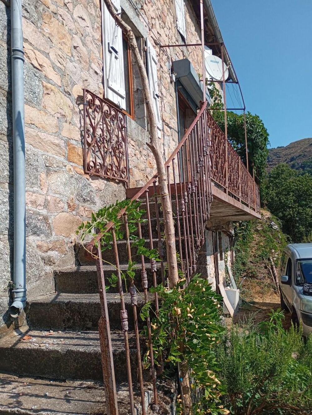 Location Maison maison dans un hameau calme en lozère Pied-de-borne