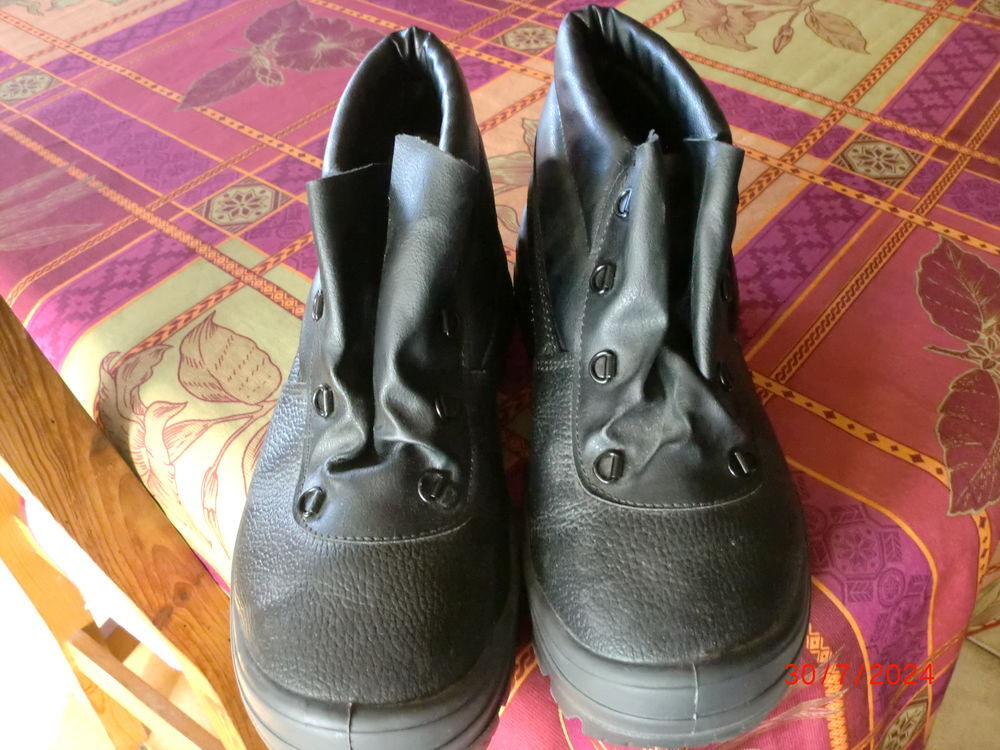 chaussures de s&eacute;curit&eacute; montantes P45 Chaussures
