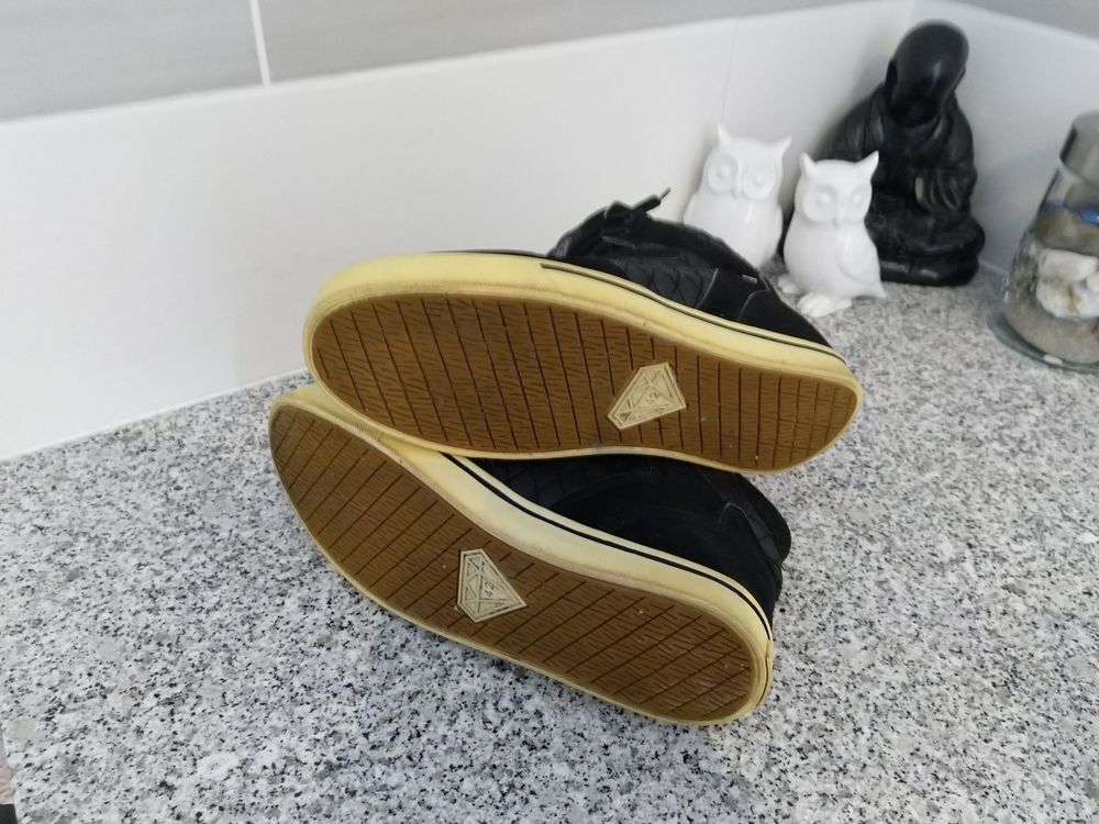 Chaussures montantes noires
Chaussures
