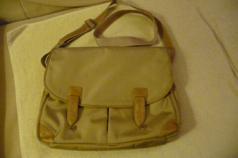 sac besace en toile et cuir  camel 
20 Paris 16 (75)