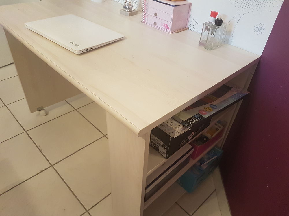 CHAMBRE COMPL&Egrave;TE SUR&Eacute;LEV&Eacute;, EXCELLENT &Eacute;TAT Meubles