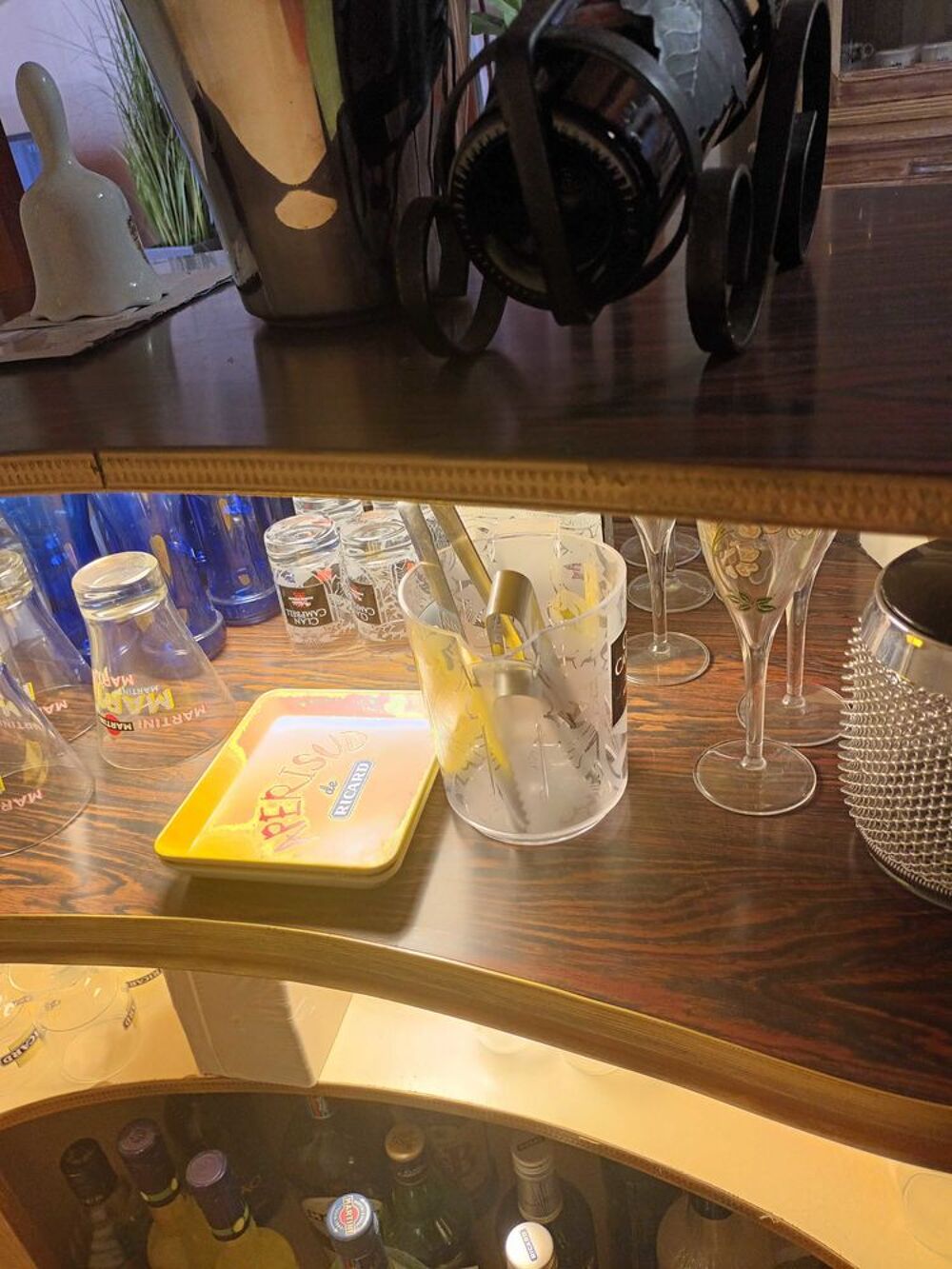 comptoir bar repr&eacute;sentant l avant de bateaux arri&egrave;re comptoir avec &eacute;clairage et &eacute;tag&egrave;re verre bouteille..annee 60/ 70 Décoration