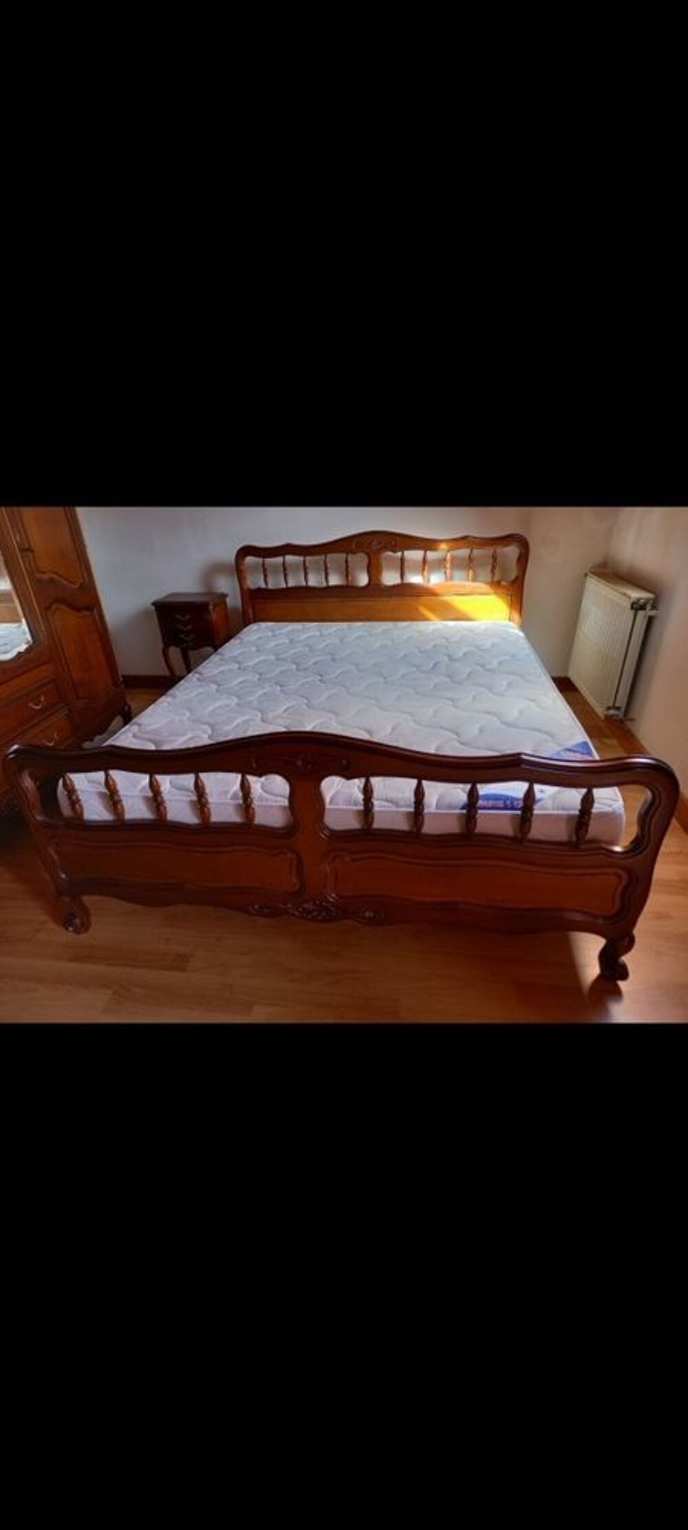 chambre compl&egrave;te en merisier Corp avanc&eacute; Meubles