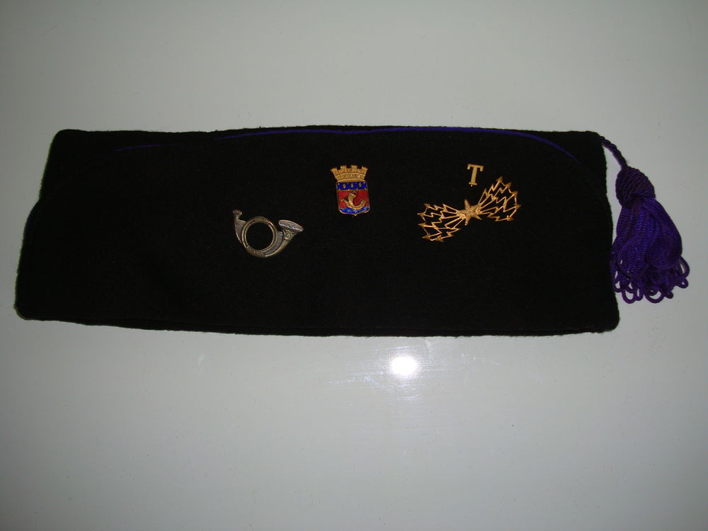 Objet ancien militaire ,calot ,uniforme ,E E M I 