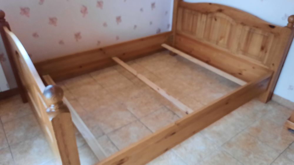 LIT 2 PERSONNES TRES BON ETAT AVEC SOMMIER 
Meubles