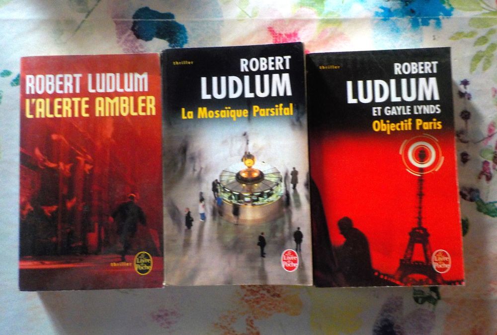 3 Robert LUDLUM (d&eacute;tail dans l'annonce) Livres et BD