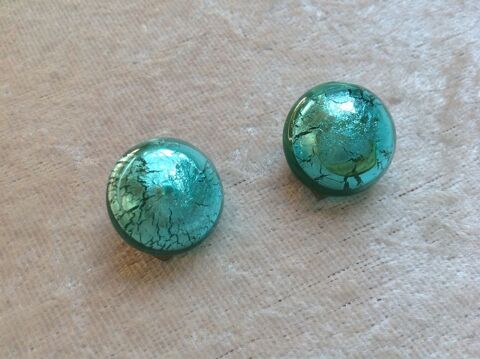 BOUCLE OREILLE PINCE RONDE NACRE?E BLEU VERT Envoi Possible
3 Tr�gunc (29)