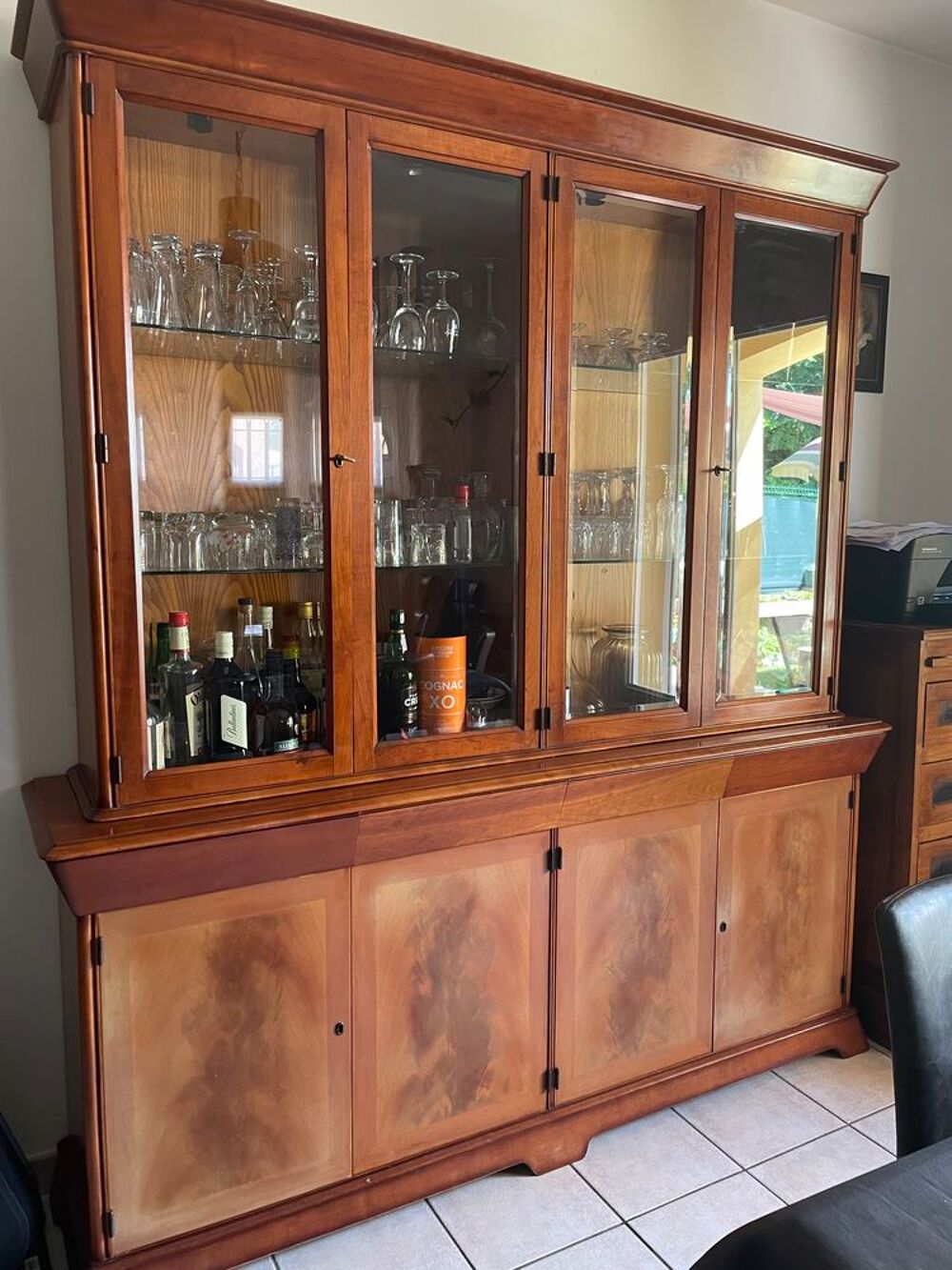 table + meuble bas biblioth&egrave;que + 8 chaises merisier Meubles