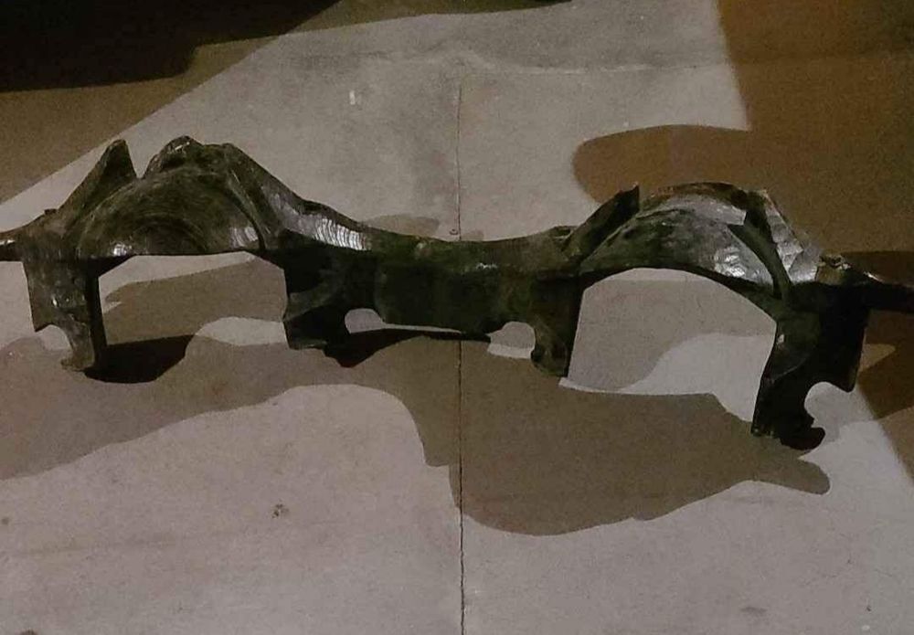 Ancien Attelage joue de boeuf taill&eacute; dans le bois Décoration