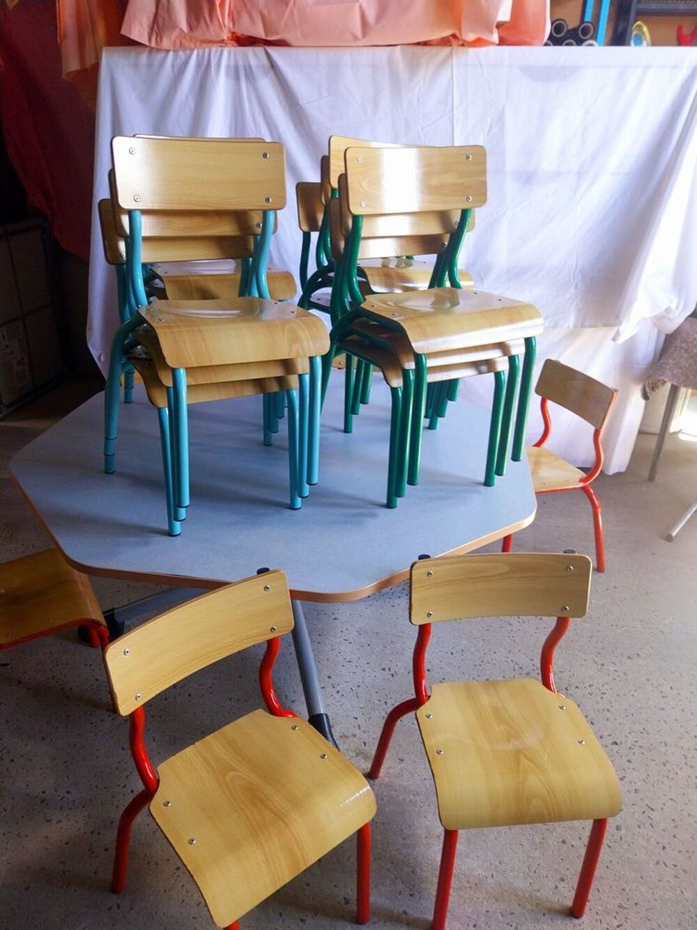 Ensemble pro table + 6 chaises section maternelle Mobilier enfants