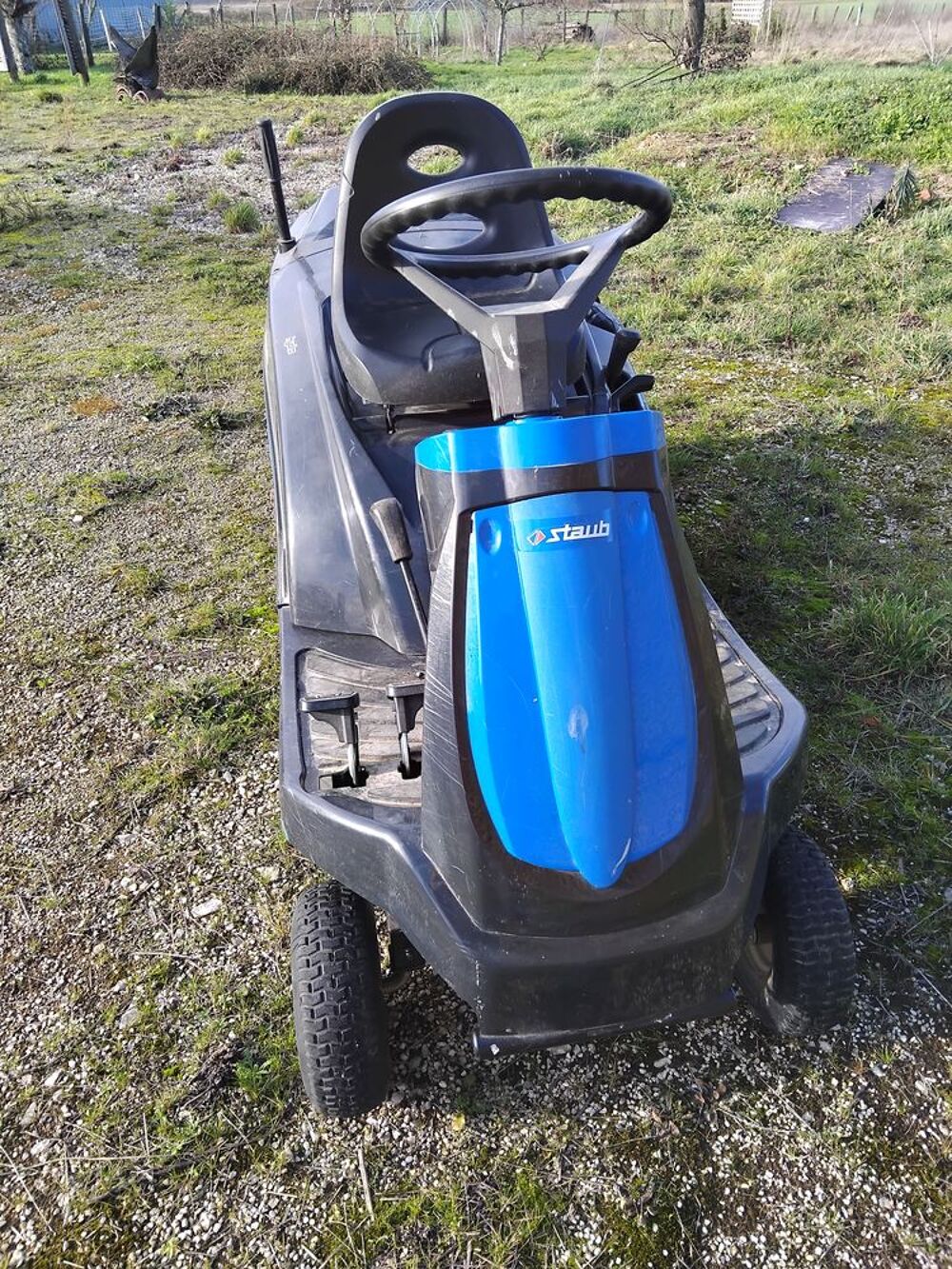Tondeuse auto-port&eacute;e STAUB Jardin