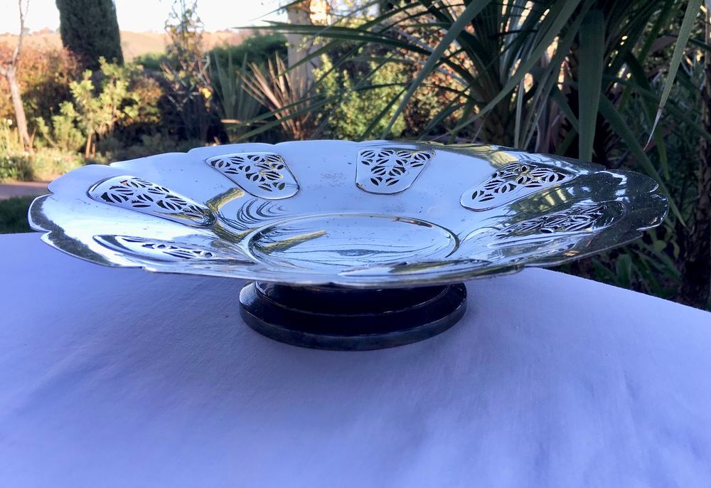 Coupe ancienne estampill&eacute;e, 2 poin&ccedil;ons ; Argenterie Cuisine
