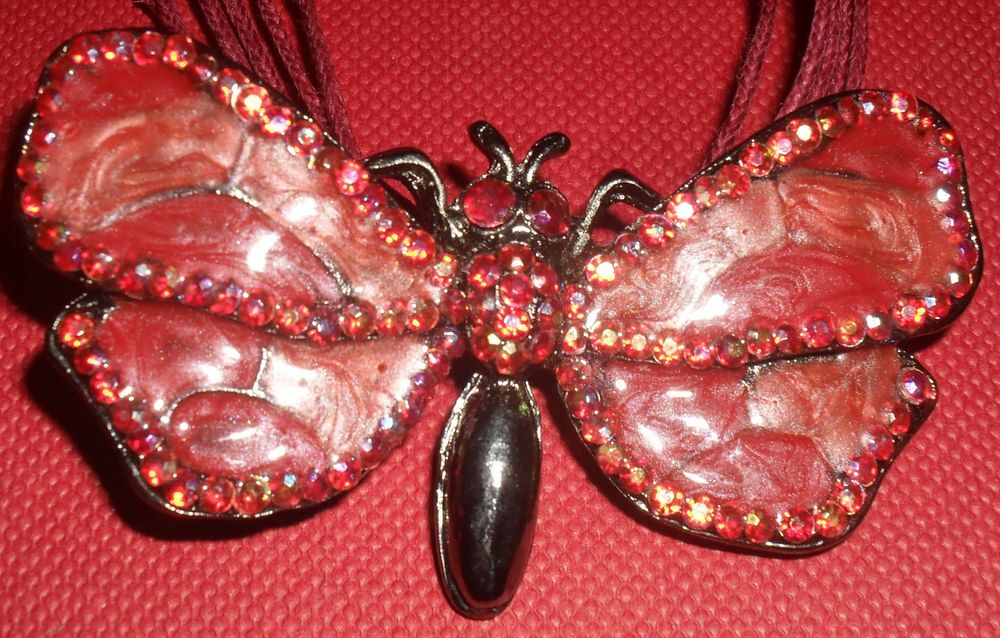 Tr&egrave;s beau Collier Papillon. NEUF. Bijoux et montres