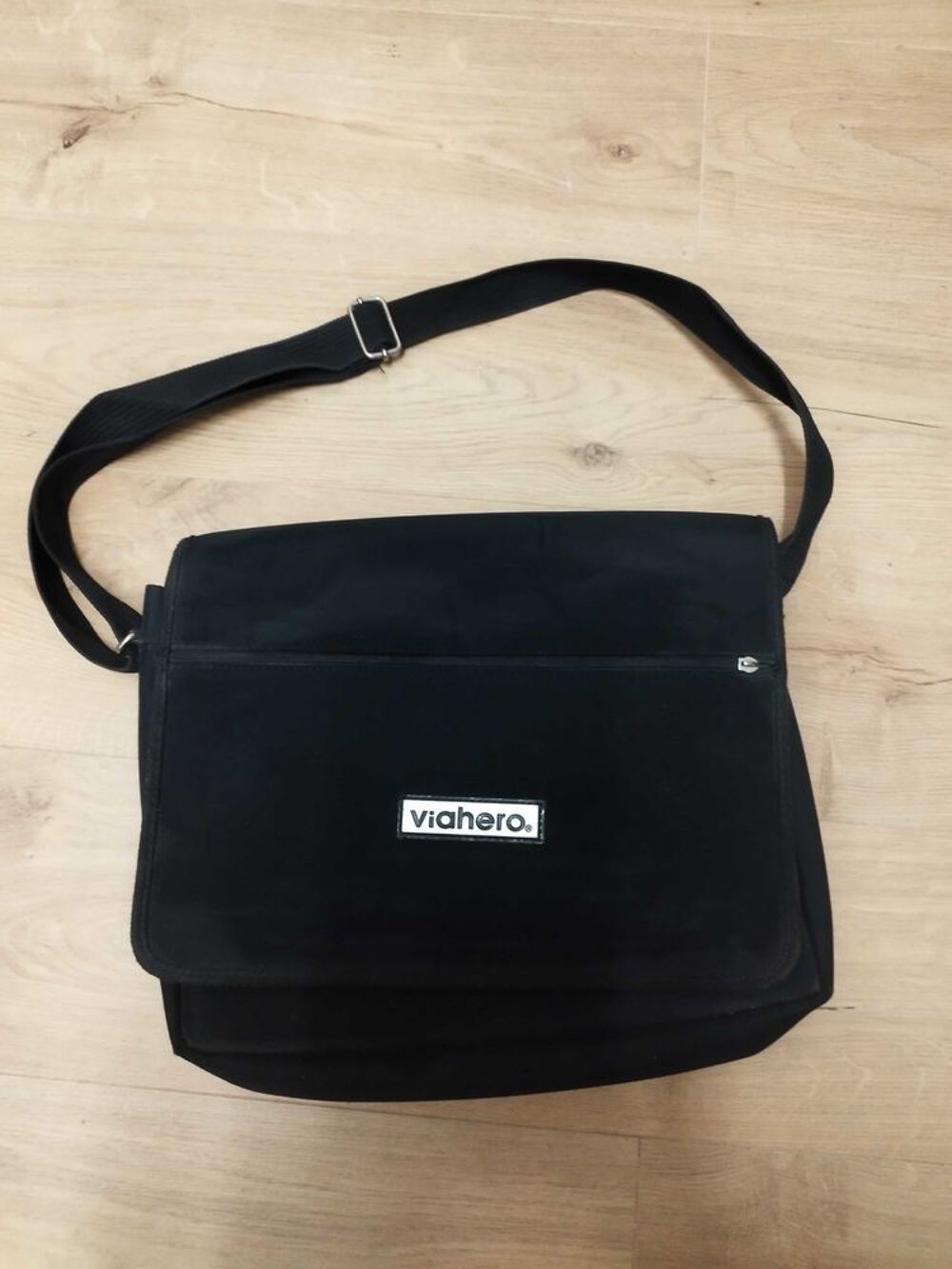 Sac marque Viahero dimension 35 cm x 35 cm Maroquinerie