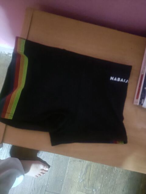 15€ deux maillots de bain 15 Accolay (89)