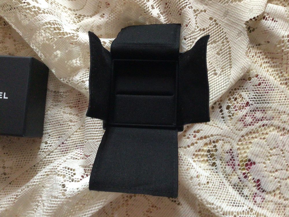 Bo&icirc;te &agrave; bague chanel Bijoux et montres