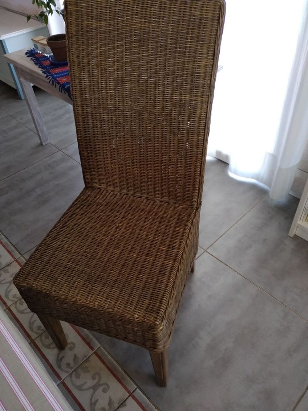 4 chaises tress&eacute;es
En bon &eacute;tat Meubles