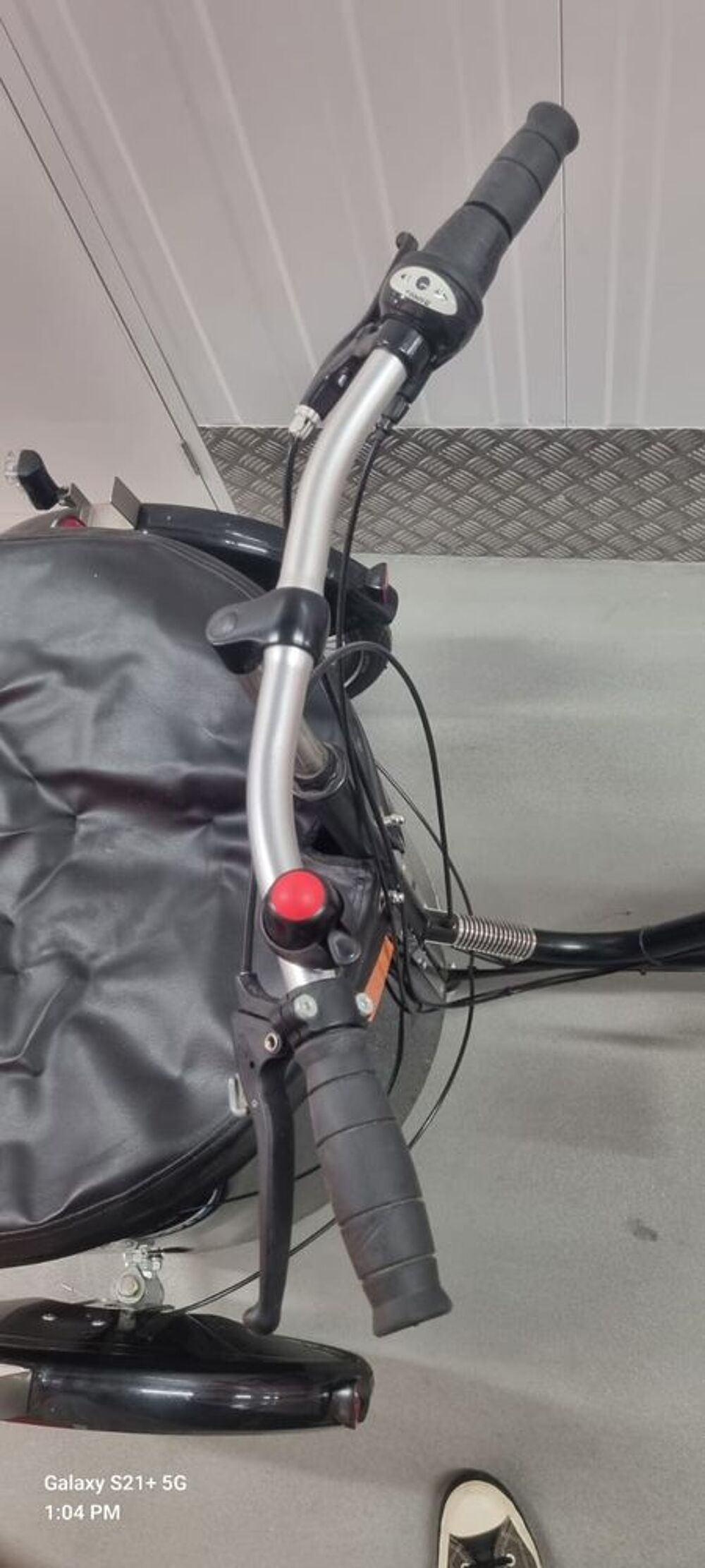 V&eacute;lo triporteur casi neuf Vélos