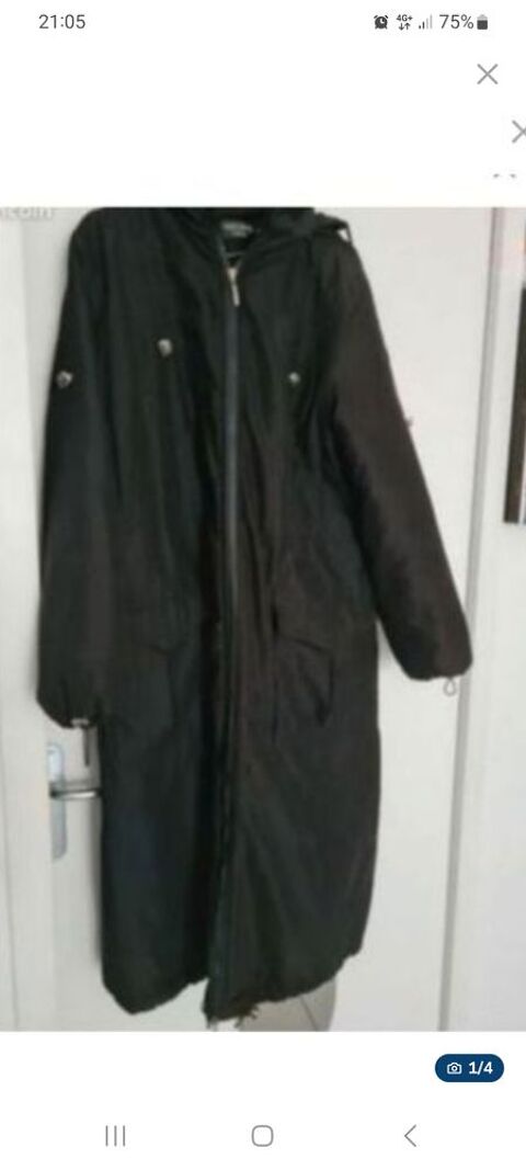 manteau noir matelassé capuche taille 42/44 18 Bron (69)