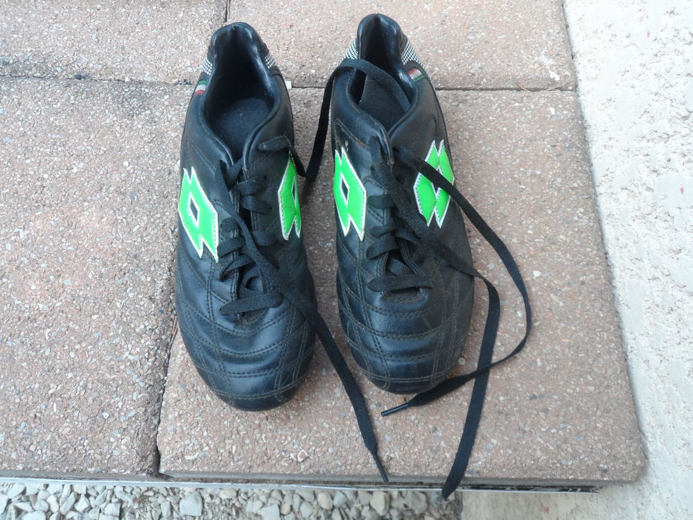 Crampons football Sports