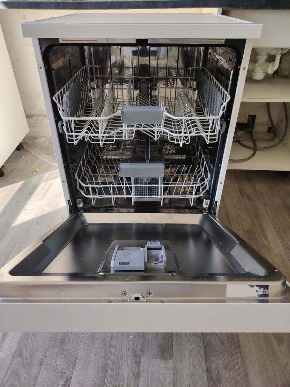 LAVE VAISSELLE SHARP
Electroménager