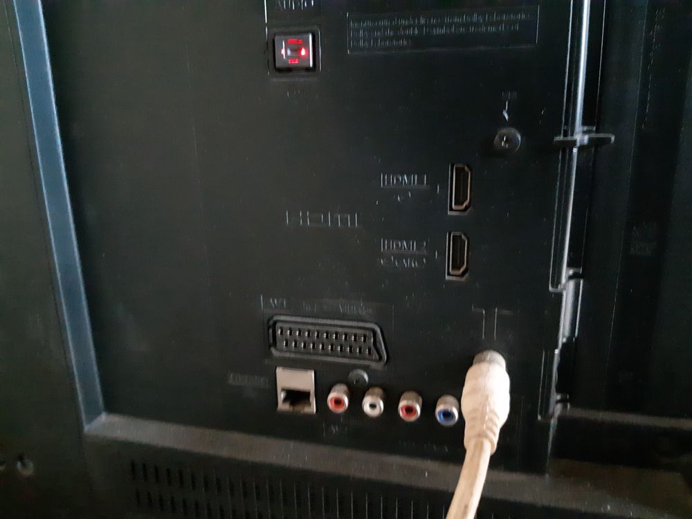T&eacute;l&eacute;vision &eacute;cran plat LG 37LC2D Photos/Video/TV