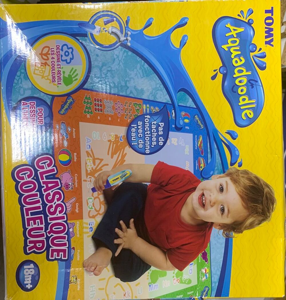 Je 2 jeux pour enfants . Puériculture