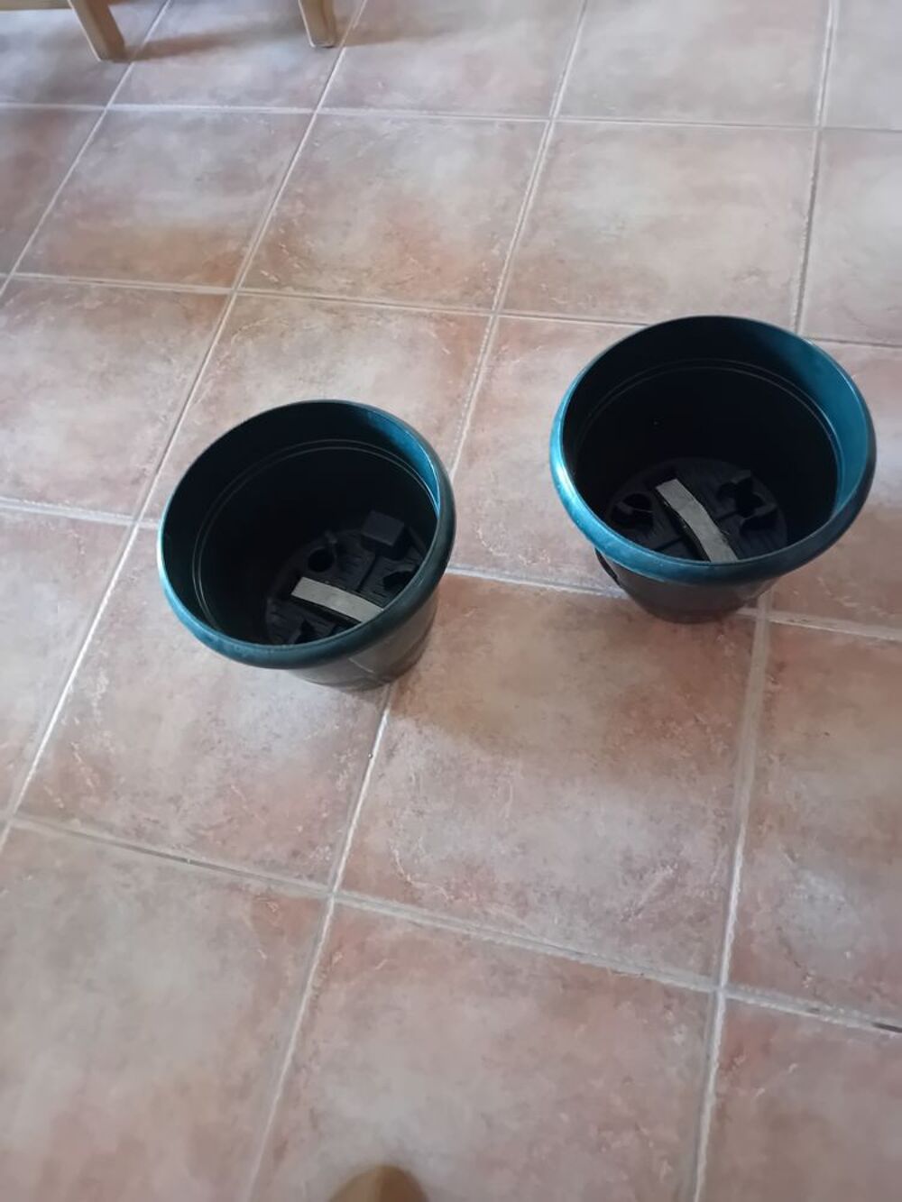 POTS DE FLEURS A GOGO &agrave; partir de 3€ pi&egrave;ce le pot 
et plante Jardin