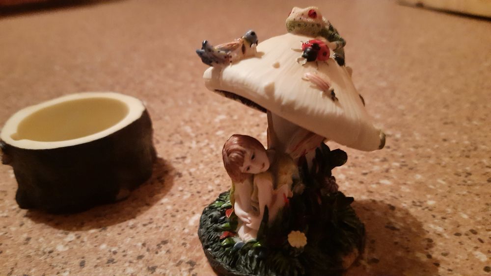 BOITE FIGURINE STATUETTE ELFE ET CHAMPIGNON Décoration