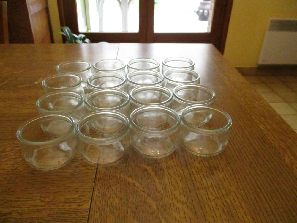 150 petits pot en verre hauteur 4,5 cm diam&egrave;tre 6,5 cm Décoration