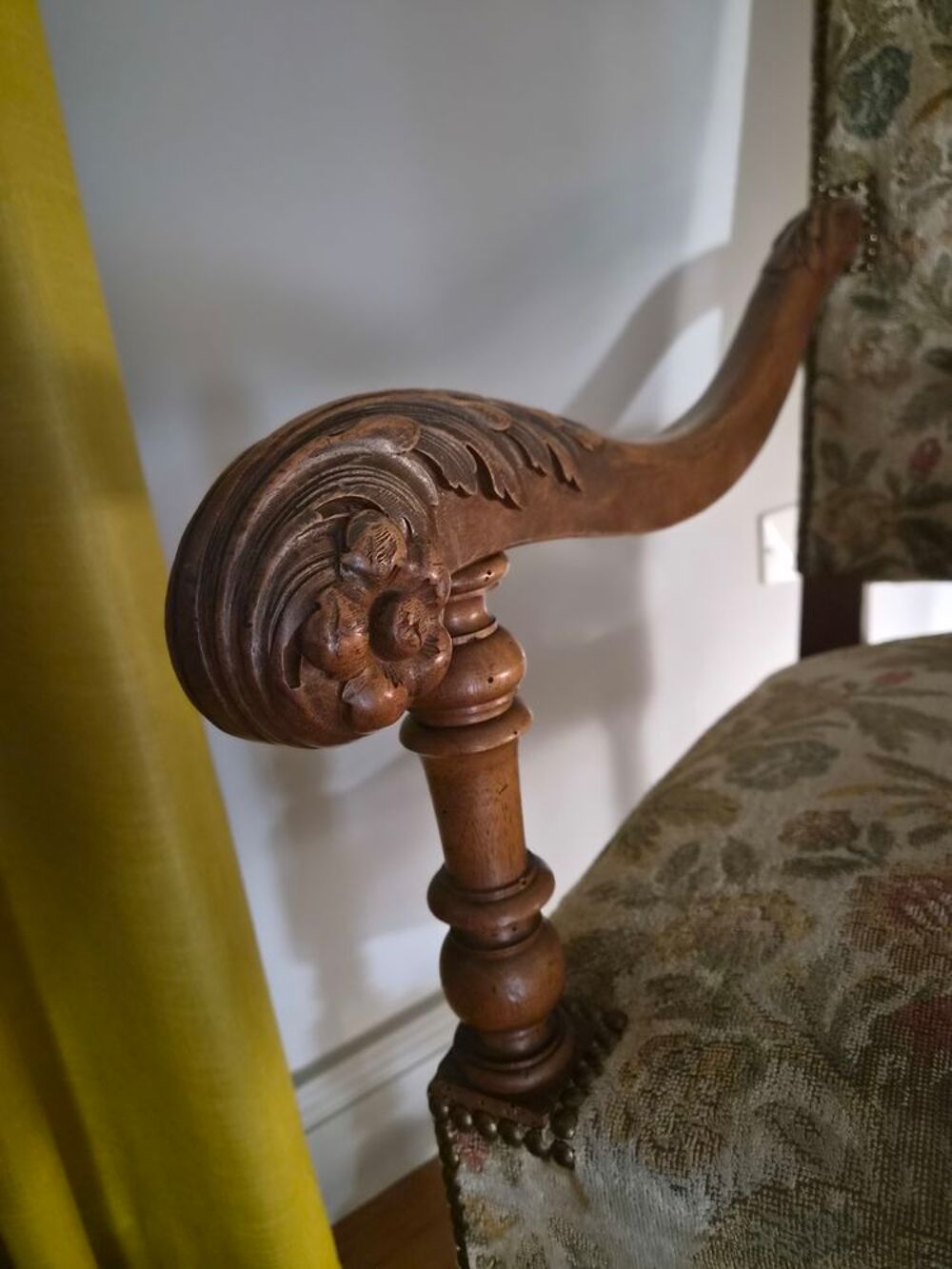 fauteuil ancien style Louis XIII Meubles